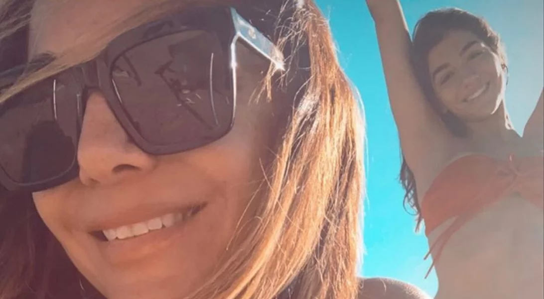 Δέσποινα Βανδή-Μελίνα Νικολαΐδη | Φωτογραφίζονται μαζί στην παραλία - Τα μπικίνι που επέλεξαν (pic)