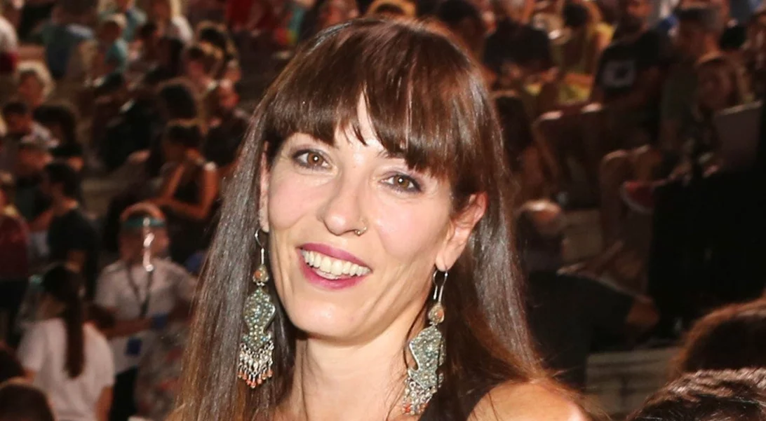 Αθηνά Μαξίμου | Με τελείως ανανεωμένο - και απρόσμενο - look