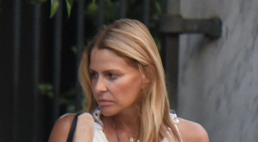 Τζένη Μπαλατσινού | Με εξαιρετικά φουσκωμένη κοιλίτσα και boho look σε βόλτα της στην Αθήνα