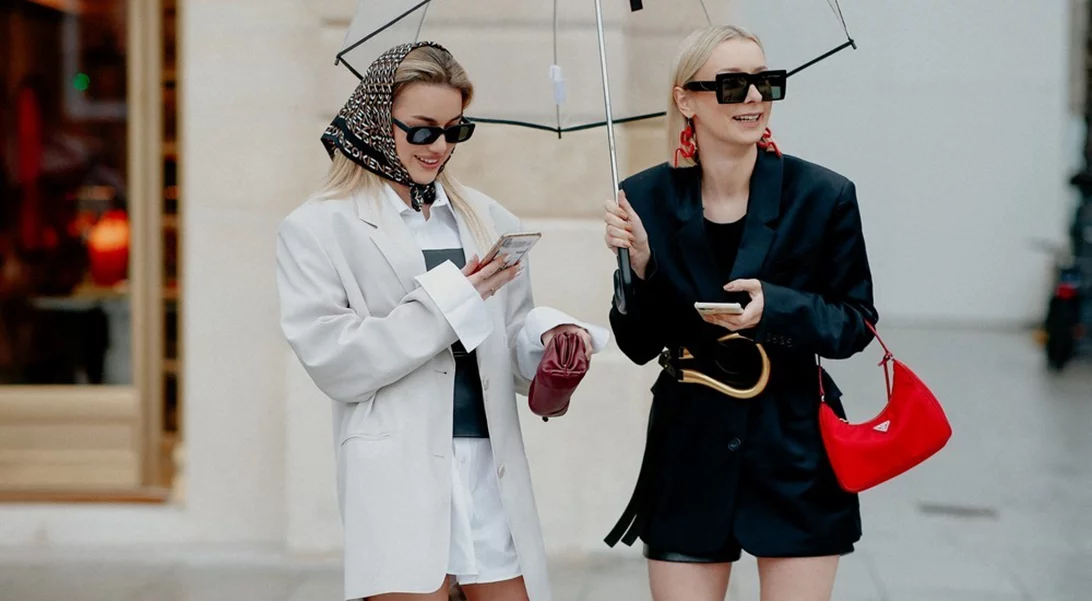 5 χρωματιστές τσάντες που θα κρατήσουμε την άνοιξη