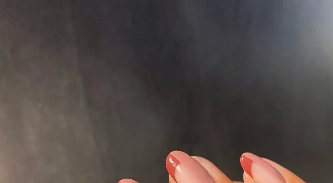 Βαρέθηκες τα μπορντό και navy νύχια; 10 ιδιαίτερα φθινοπωρινά μανικιούρ που πρέπει να δοκιμάσεις φέτος