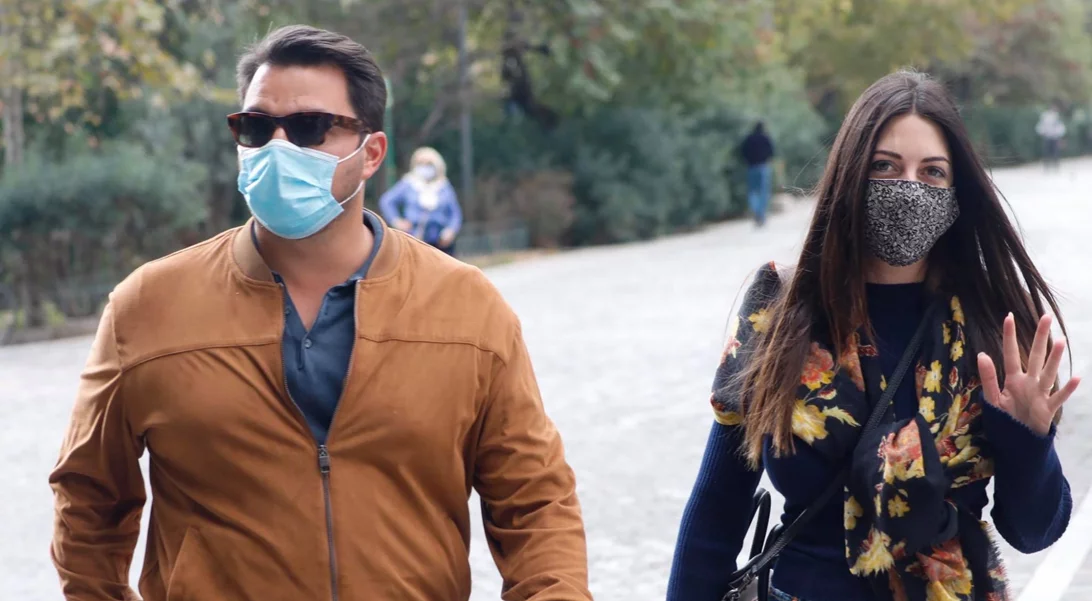 Φλορίντα Πετρουτσέλι | Έξοδος με τον σύζυγό της, Άρη Γούτο, με casual outfit