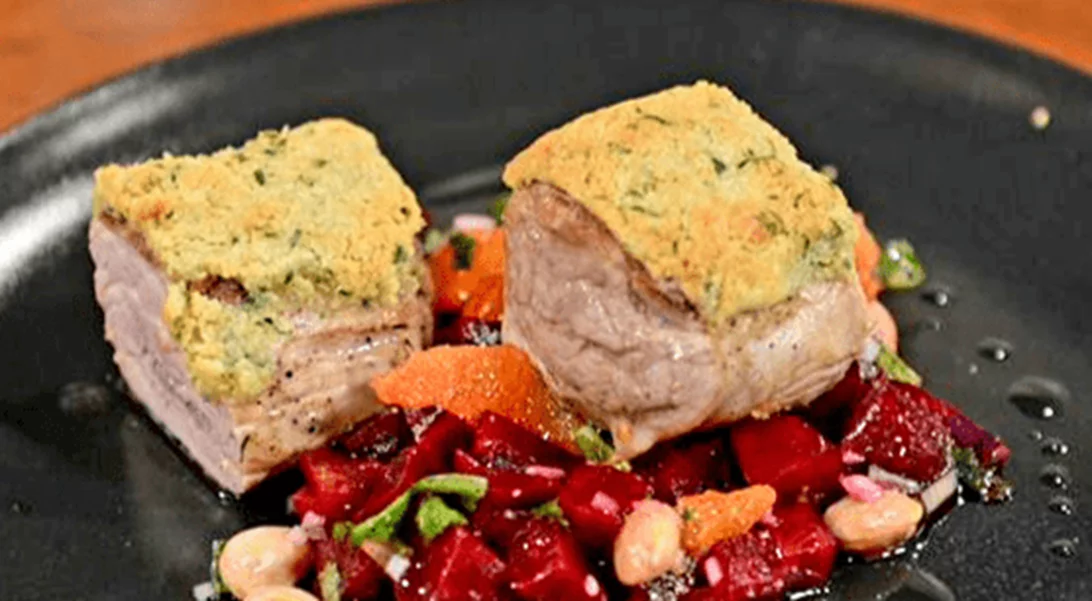 Φιλέτο χοιρινό με κρούστα αμυγδάλου και αρωματικά βότανα του Άγγελου Μπακόπουλου