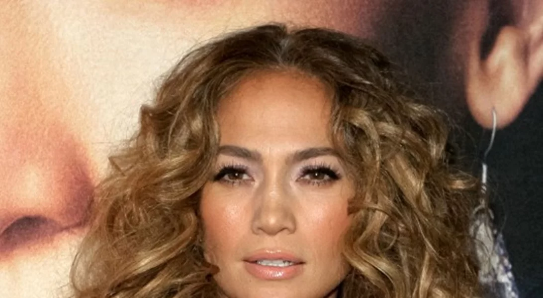 Το χτένισμα της Jennifer Lopez θα σε κάνει να νοσταλγήσεις τα 90s
