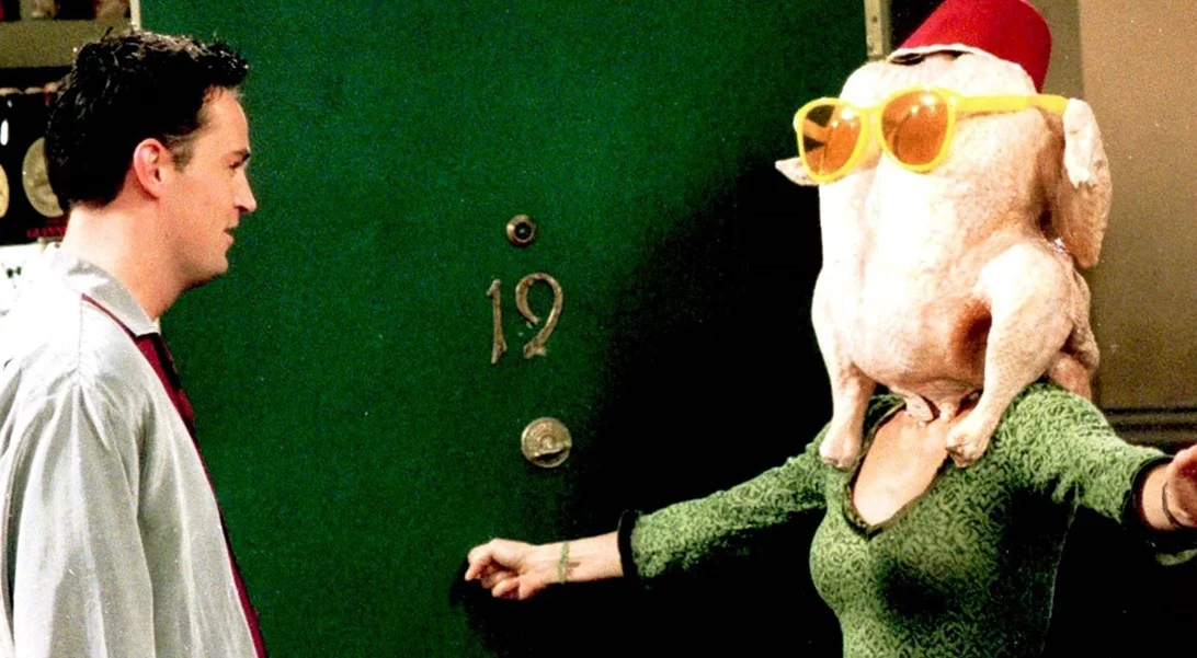 Courteney Cox | Αναπαριστά τη σκηνή με τη γαλοπούλα από τα Friends