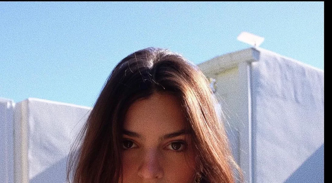 Emily Ratajkowski | Το nude μακιγιάζ της στη διάρκεια της εγκυμοσύνης της