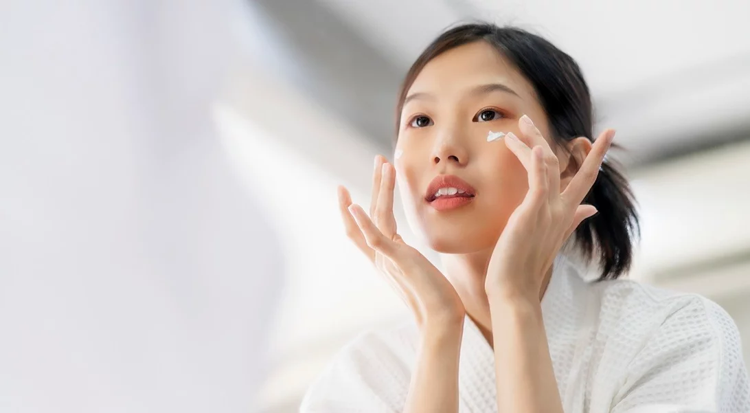 Slugging | Με αυτό το νέο K-beauty skincare trend θα αποκτήσεις την πιο λαμπερή επιδερμίδα που είχες ποτέ