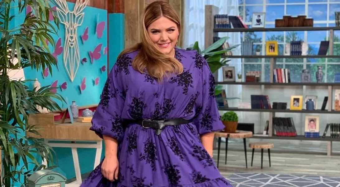 Δανάη Μπάρκα | Φόρεσε τα μαύρα μποτάκια που δεν πρέπει να λείπουν από τη συλλογή σου