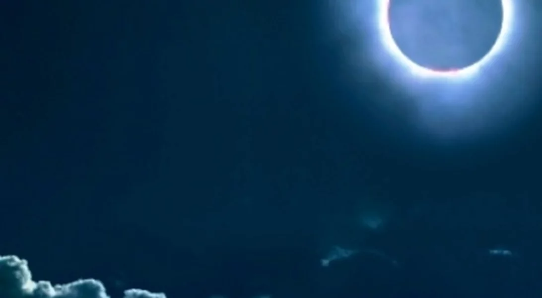 Νέα Σελήνη και ολική έκλειψη Ηλίου στον Τοξότη στις 4 Δεκεμβρίου | Πώς επηρεάζονται τα ζώδια;