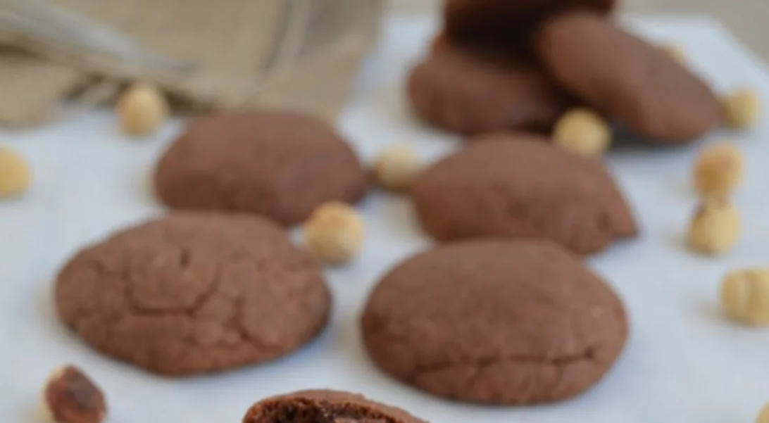 Cookies γεμιστά με πραλίνα φουντουκιού μόνο με 3 υλικά