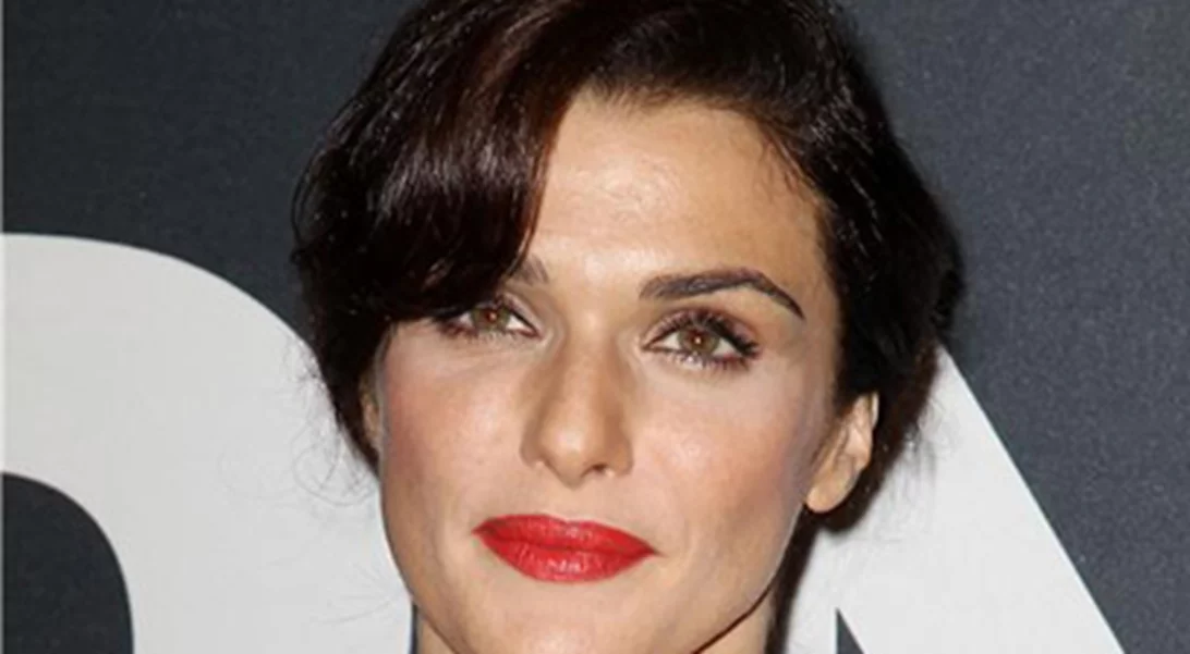 Rachel Weisz | "Στο μέλλον ελπίζω να μην ερωτόμαστε πώς είναι να μοιραζόμαστε την οθόνη με άλλες γυναίκες"