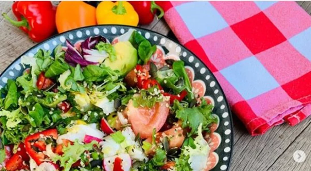 Πράσινη σαλάτα με αβοκάντο: Η εύκολη συνταγή από τη Δέσποινα Βανδή
