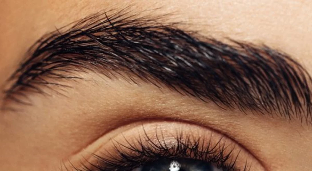 Πώς να κάνω τα φρύδια μου πιο πυκνά; Με σαπούνι (ναι, καλά διάβασες)