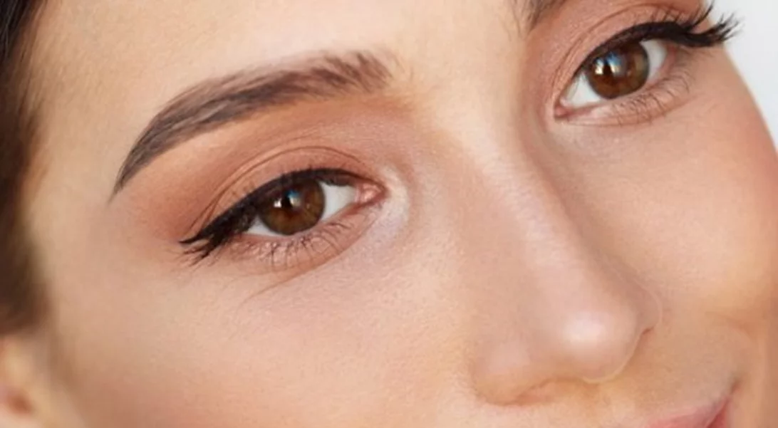 Πότε να βάλεις ρετινόλη στο δέρμα, πότε βιταμίνη C και πότε ενυδατική κρέμα; Η σωστή ώρα για κάθε περιποίηση