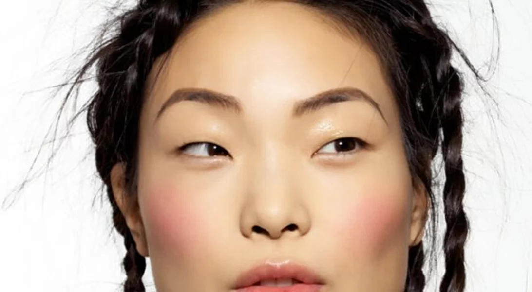 4 μυστικά ομορφιάς από την Κορέα για μακιγιάζ και περιποίηση