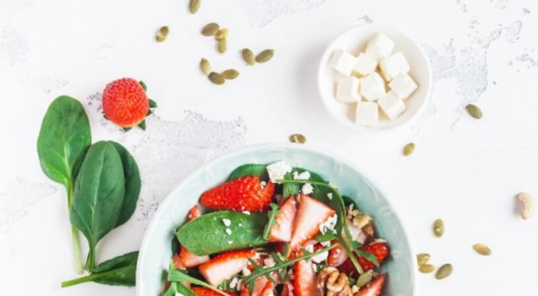 3 κανόνες που ακολουθώ για να μην τρώω υπερβολικά (στο γραφείο, στα πάρτι, στο εστιατόριο)