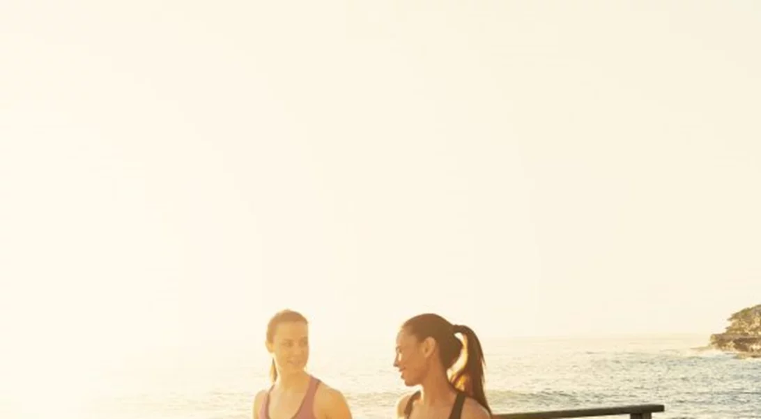 Περπάτημα μετά το φαγητό | Έρευνες για το πώς βελτιώνει την πέψη, το σάκχαρο και μειώνει το κίνδυνο για καρδιαγγειακά νοσήματα