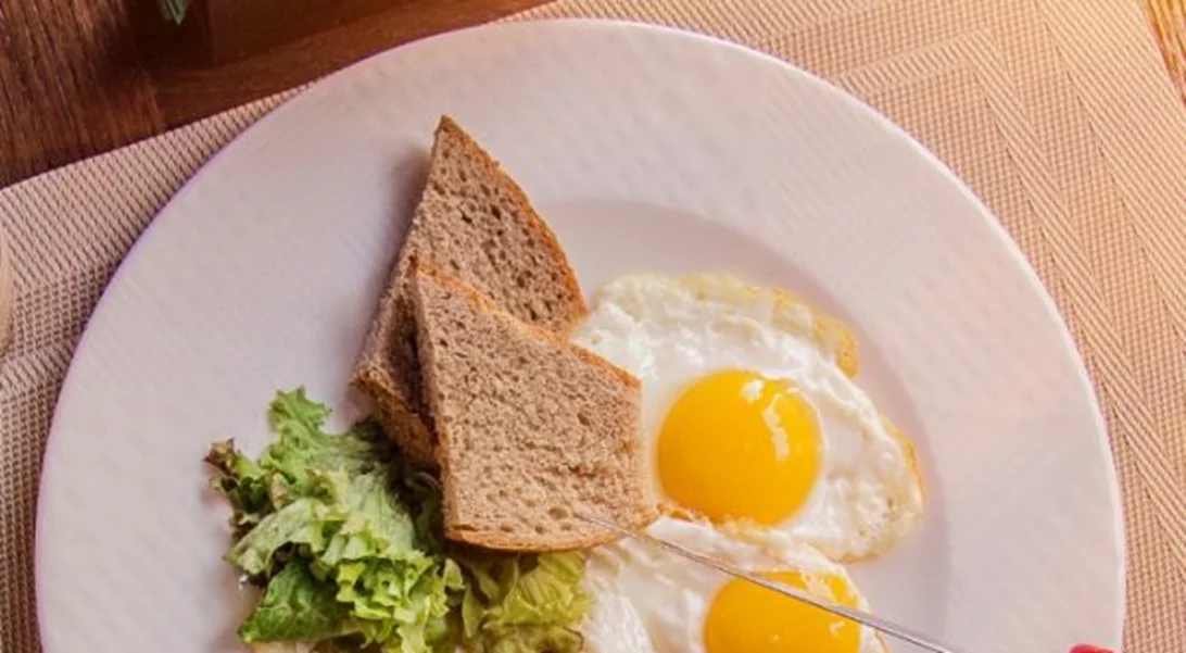 Πόσα αυγά κάνει να τρώμε τελικά μέσα στην εβδομάδα;