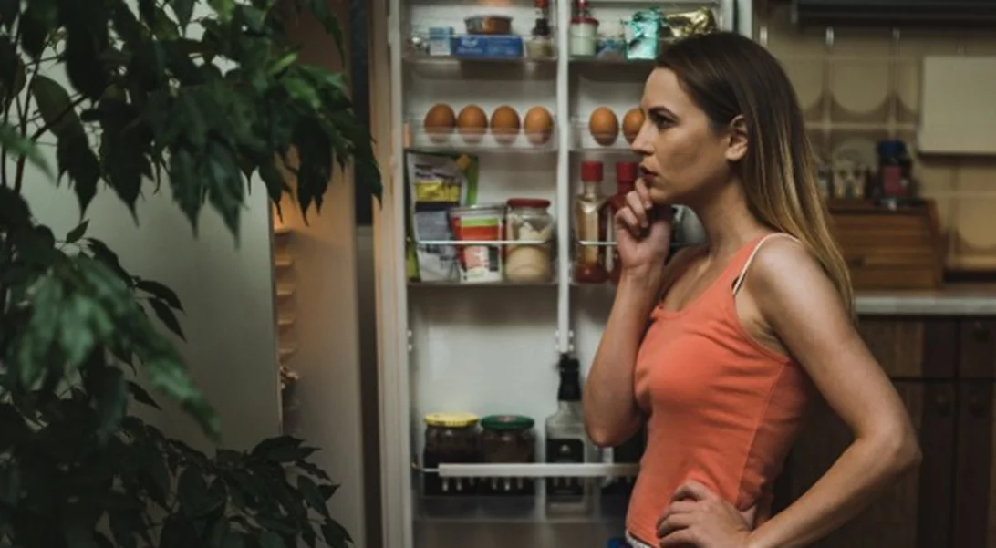 7 διατροφικά λάθη που κάνουμε το βράδυ και προσθέτουν κιλά