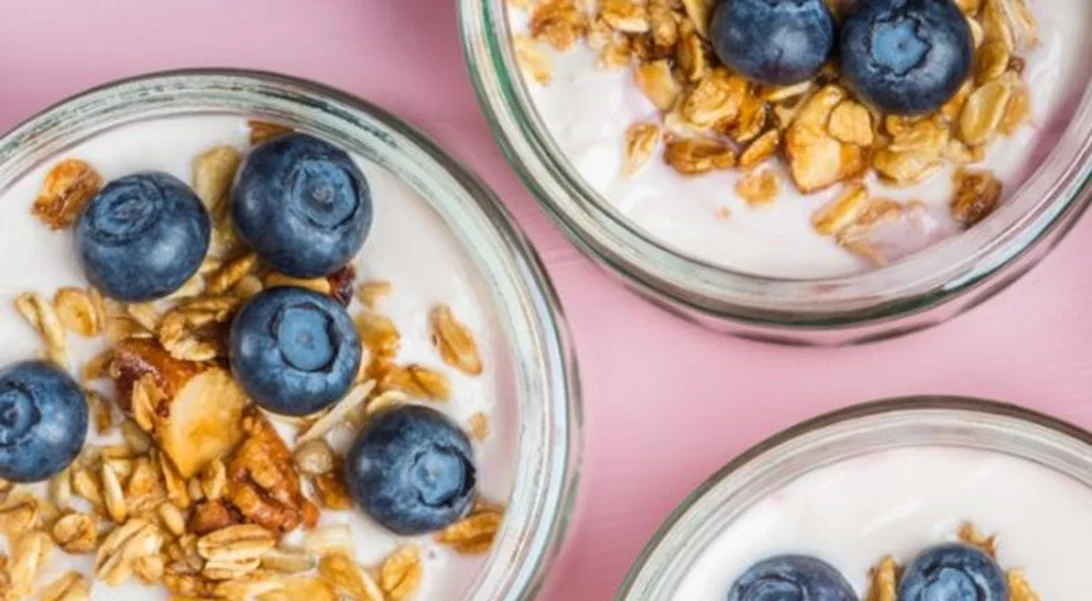 Γλυκά διαίτης με γιαούρτι: 5 συνταγές για τα σνακ ή για γλυκό πρωινό