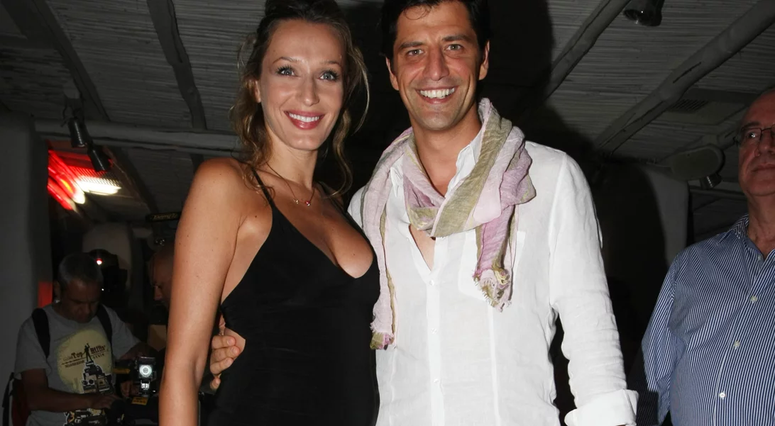 Θυμόμαστε τις πιο γνωστές εγκυμοσύνες της εγχώριας σόουμπιζ | Πώς έδειχναν οι διάσημες κύριες όταν περίμεναν τον πελαργό;