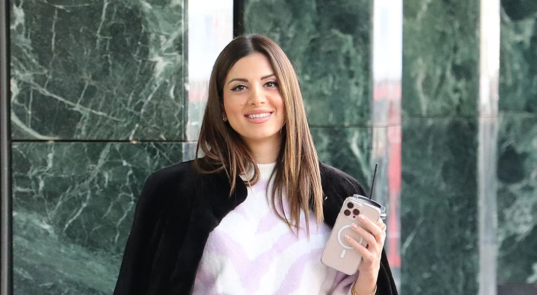 Tο skinny τζιν είναι πάντα επίκαιρο | Δες πώς το φόρεσε η Σταματίνα Τσιμτσιλή