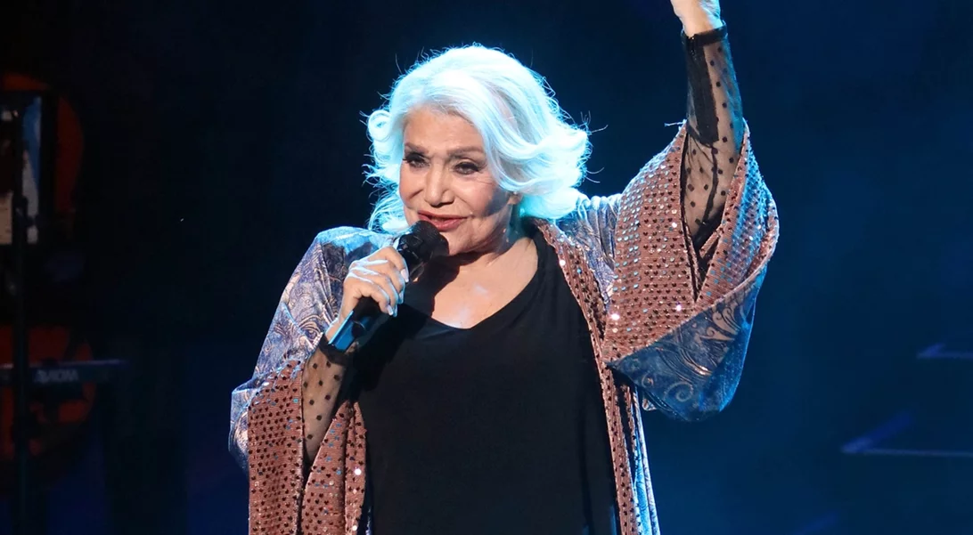 Μαρινέλλα | Η εντυπωσιακή ομοιότητα με την έφηβη εγγονή της. Δείτε τις να ποζάρουν αγκαλιά σε μία σπάνια φωτογραφία