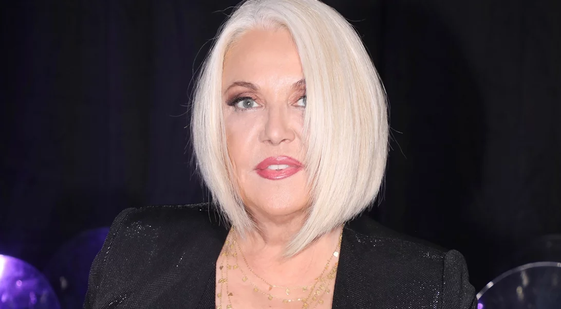 Ρούλα Κορομηλά | "Από το 2007 δίνω μάχη με ένα θηρίο που ζει μέσα στο σώμα μου. Ξεκίνησε άγριο, επιθετικό και ανέτρεψε τα πάντα στη ζωή μου"