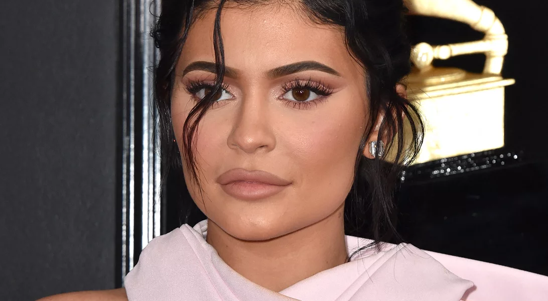 Όλες οι φορές που η Kylie Jenner είχε τα πιο αμφιλεγόμενα μανικιούρ