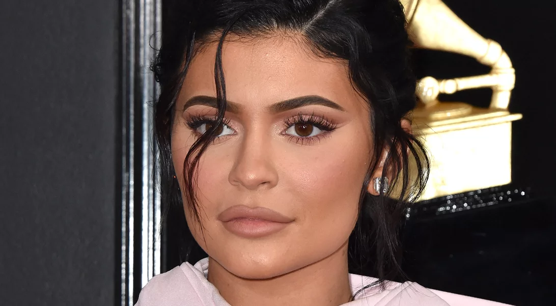 Η Kylie Jenner μάς δείχνει για πρώτη φορά ένα "απλό" μανικιούρ της