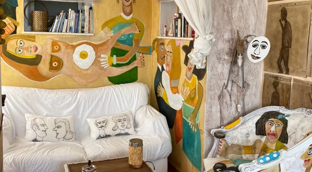 Στο σπίτι της εικαστικού Έλενας Λιακούδη τα πάντα είναι τέχνη