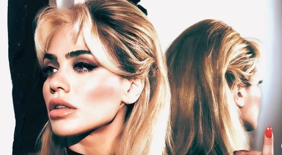 Κόνι Μεταξά | Η φωτογραφία με τη φουσκωμένη κοιλίτσα που πυροδότησε τις φήμες περί εγκυμοσύνης