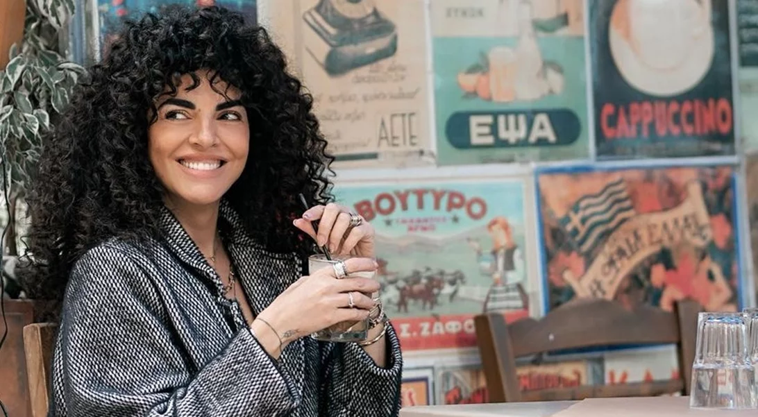 Η Μαρία Σολωμού περπάτησε στην πασαρέλα φορώντας το πιο αποκαλυπτικό νυφικό και o Mente Fuerte ήταν εκεί για να την καμαρώσει