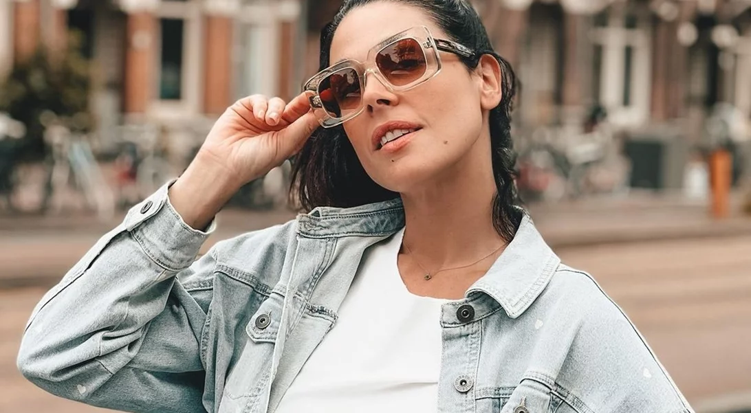 Η Ιωάννα Τριανταφυλλίδου φόρεσε τα παπούτσια που "φωνάζουν" φθινόπωρο | Η ultra casual εμφάνιση σε πρεμιέρα ταινίας