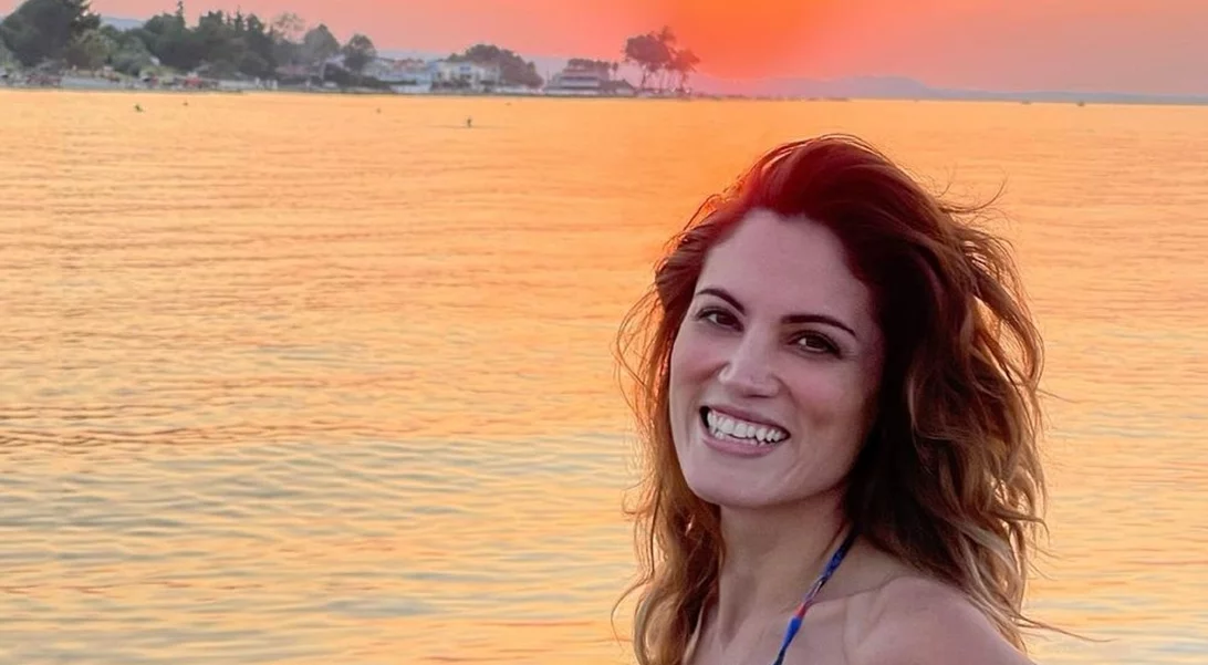 Μαίρη Συνατσάκη | Η ξέγνοιαστη βόλτα στην παραλία με καλούς φίλους