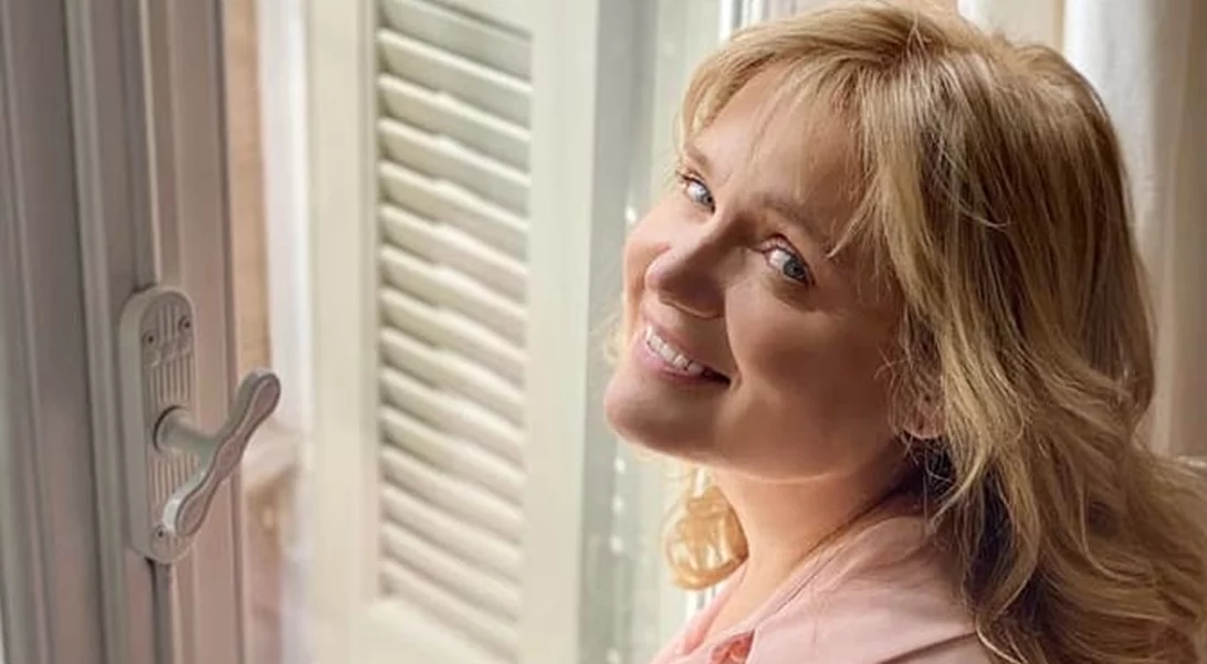 Μαρία Καβογιάννη | "Φοβήθηκα πάρα πολύ στην πρώτη μου απόπειρα. Σκεφτόμουν ότι η φωνή μου μπορεί να παραπέμψει σε κάτι πολύ κωμικό"