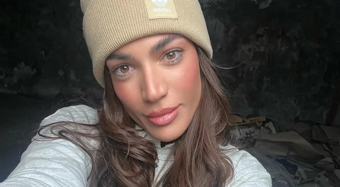 Η Ήβη Αδάμου με glazed donut nails, την πιο εντυπωσιακή εκδοχή των nude νυχιών