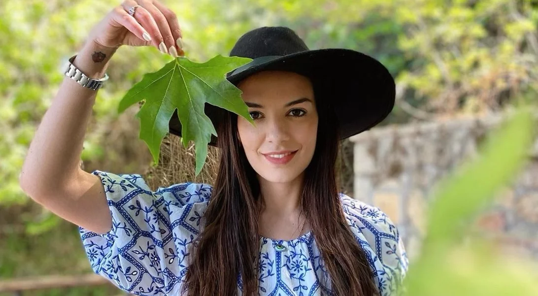 H Νικολέττα Ράλλη φωτογραφίζει τον σύζυγό της, Μιχάλη Ανδρούτσο, να περπατά με τη γλυκύτατη κόρη τους, Σοφία