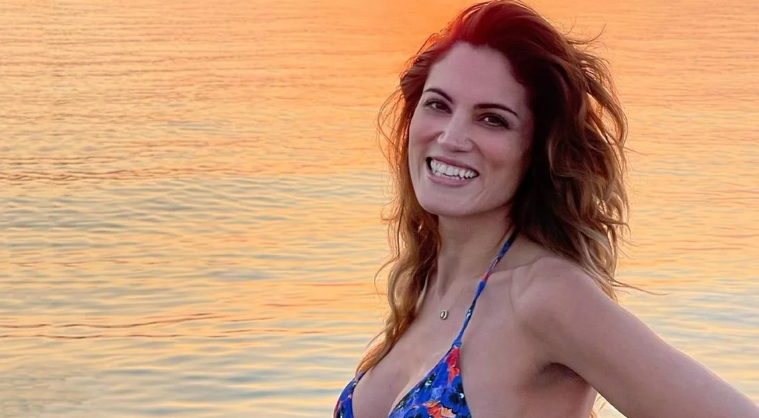 Ο Ίαν Στρατής χαϊδεύει τη φουσκωμένη κοιλίτσα της Μαίρης Συνατσάκη και το Instagram "λιώνει"