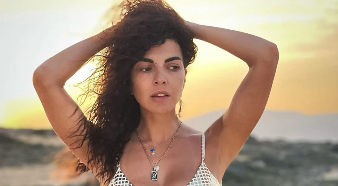 Μαρία Σολωμού | Ποζάρει μόνο με την πετσέτα της και "ρίχνει" το Instagram