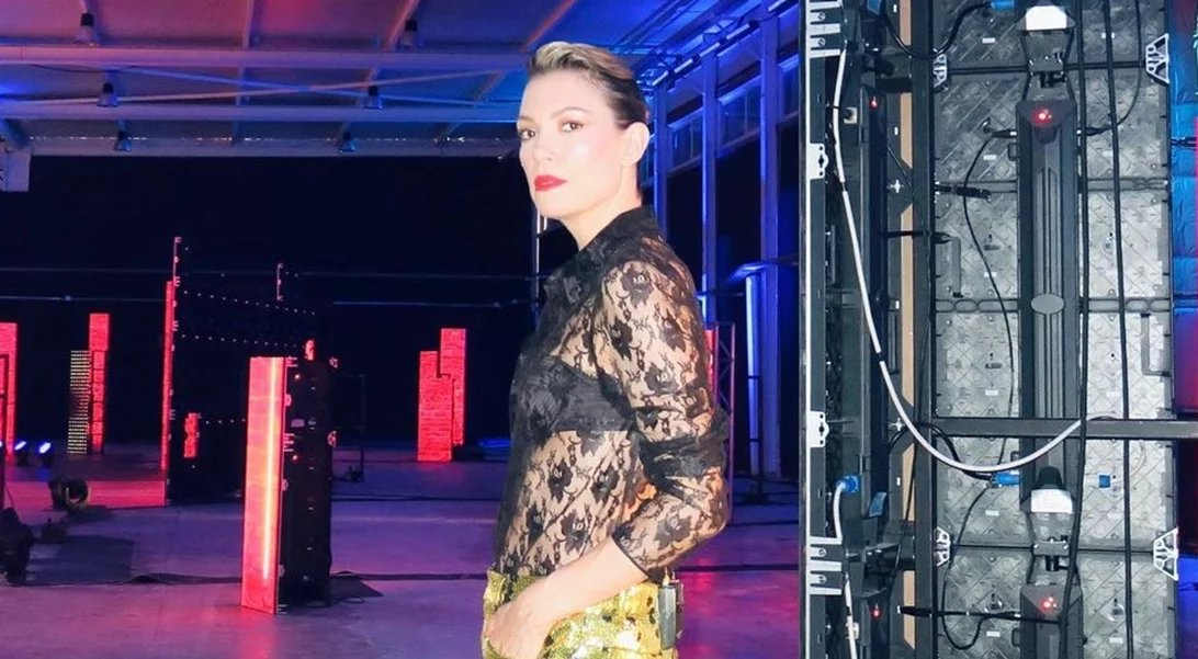 Βίκυ Καγιά | Χορεύει τσιφτιτέλι πάνω σε καρέκλες στη Μύκονο, φορώντας φούτερ και biker shorts