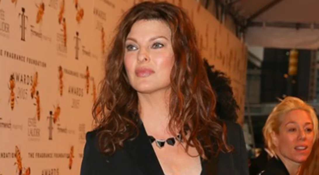 Linda Evangelista | Η πρώτη της δημόσια εμφάνιση ύστερα από τη συνέντευξη για την επέμβαση που την παραμόρφωσε