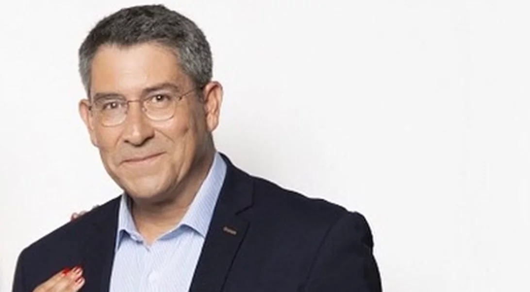 Ο Άκης Παυλόπουλος σε μία σπάνια δημόσια εμφάνιση με τη σύζυγό του, Ελένη Φωτοπούλου, και τα δύο τους παιδιά