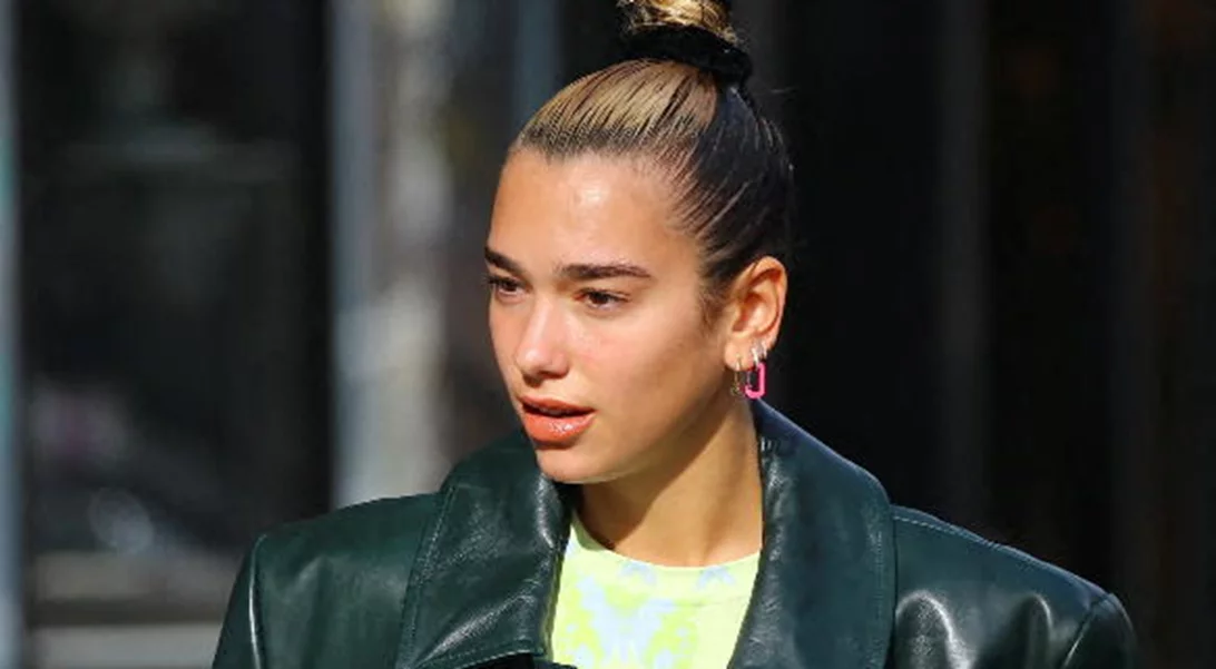 Το πανεύκολο χτένισμα της Dua Lipa που πρέπει να δοκιμάσεις κι εσύ