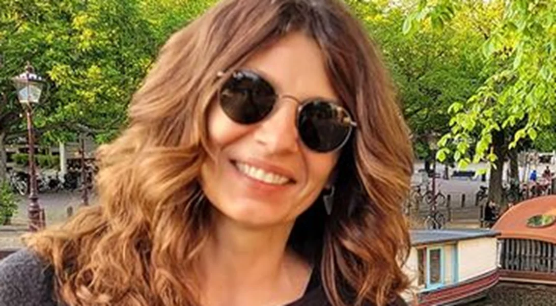 Η Πόπη Τσαπανίδου είναι η πιο χαρούμενη γιαγιά | Ποζάρει με τον εγγονό της και μοιράζεται την πιο γλυκιά ιστορία