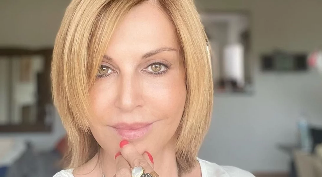 Σαν δυο σταγόνες νερό | Η Αλεξάνδρα Παλαιολόγου ποζάρει αγκαλιά με τη γλυκύτατη μητέρα της