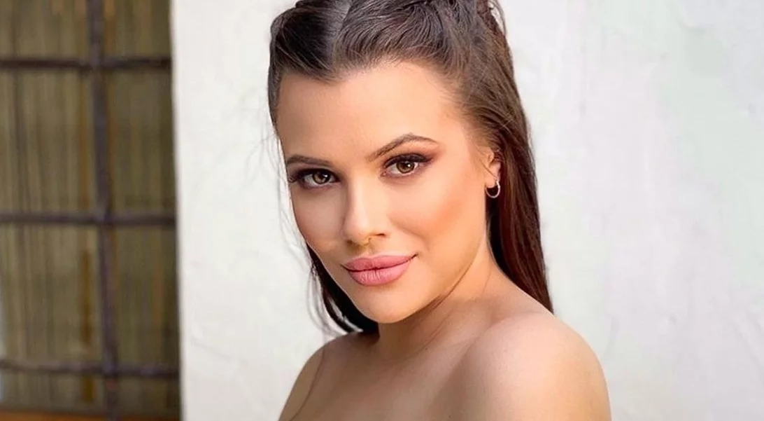 Λάουρα Νάργες | Μας δείχνει την πραγματικότητα μέσα από μία φωτογραφία - Έτσι είναι το σώμα της 8 μήνες μετά τη γέννα