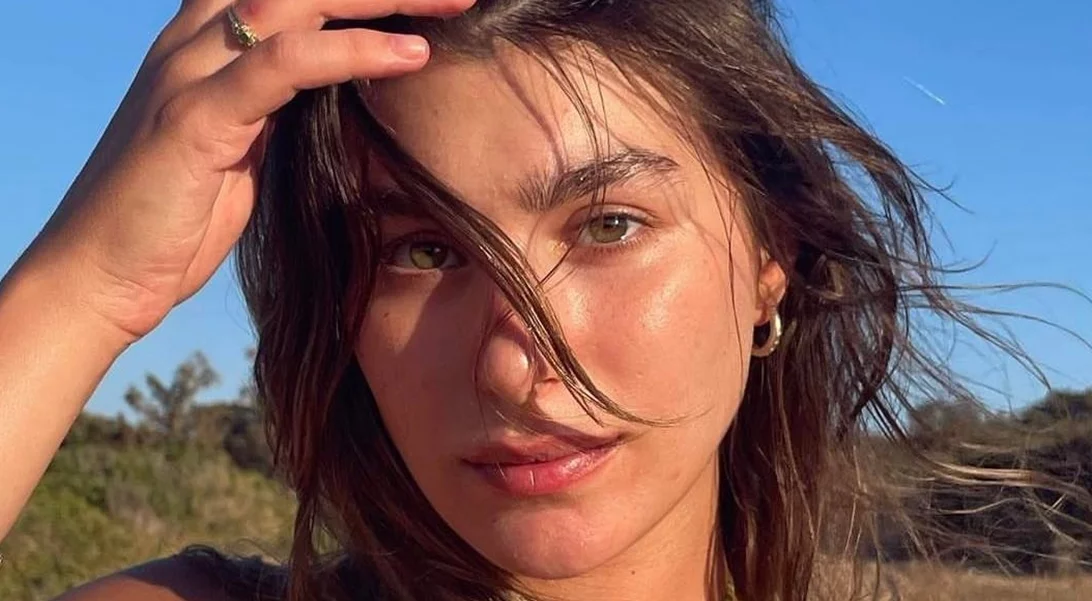 Χρύσα Μιχαλοπούλου | Ποζάρει με αλάτια στα μαλλιά στην πιο καλοκαιρινή και ανέμελη φωτογραφία