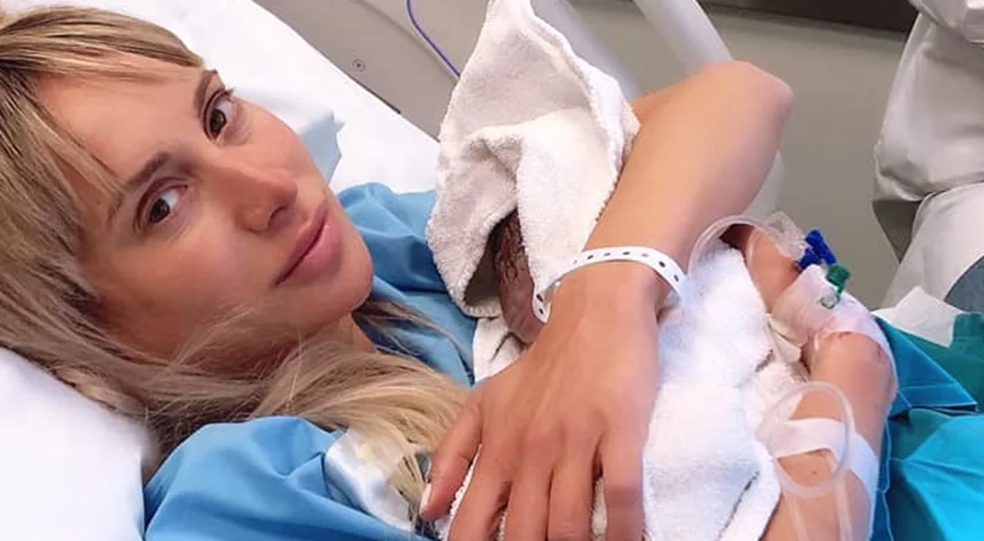 Μαρία Ματσούκα | Ποζάρει με κοντό μίνι σε προχωρημένη εγκυμοσύνη