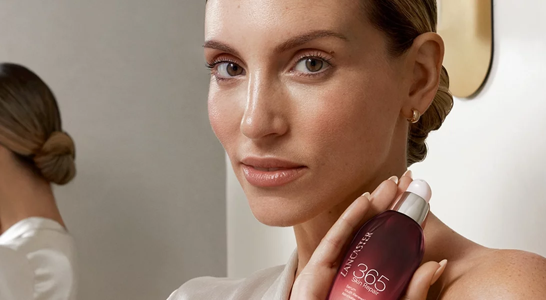 Η Αθηνά Οικονομάκου είναι η νέα πρέσβειρα πολυτελούς οίκου ομορφιάς